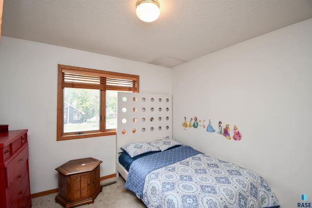 5008 S Twin Ridge Rd Road, Sioux Falls, SD 57108