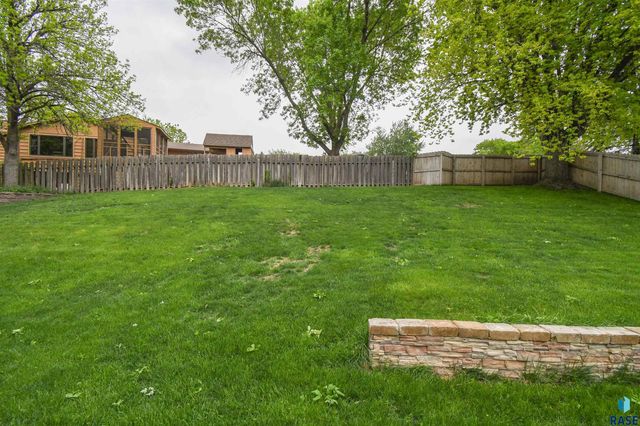 5008 S Twin Ridge Rd Road, Sioux Falls, SD 57108