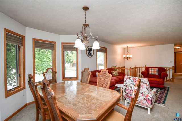 5008 S Twin Ridge Rd Road, Sioux Falls, SD 57108