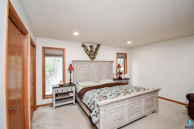 5008 S Twin Ridge Rd Road, Sioux Falls, SD 57108