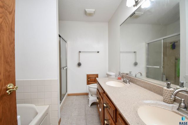 5008 S Twin Ridge Rd Road, Sioux Falls, SD 57108