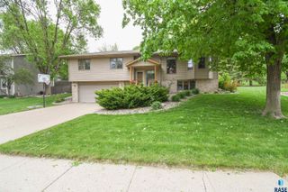 5008 S Twin Ridge Rd Road, Sioux Falls, SD 57108