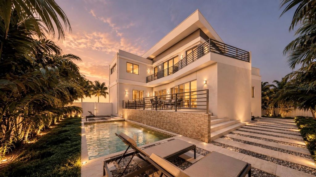 Image 2 of property listing at 610 HIBISCUS WAY, Longboat Key, FL 34228