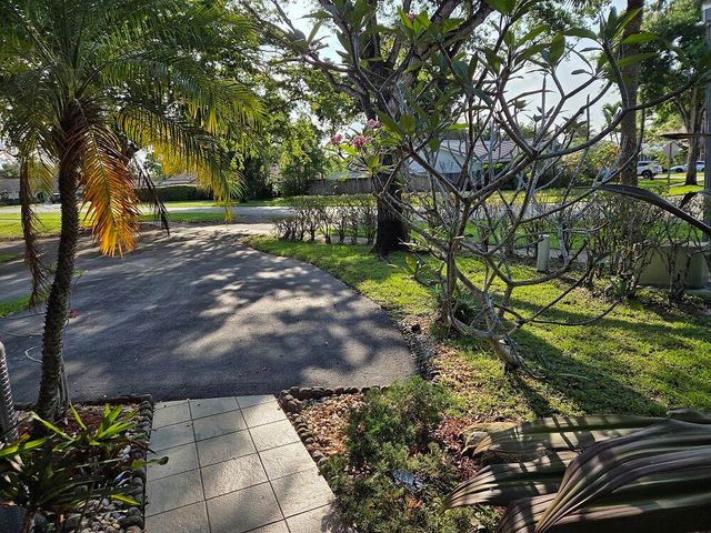 1888 SW 53rd Avenue, Plantation, FL 33317