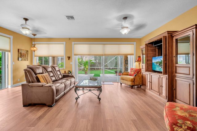 1888 SW 53rd Avenue, Plantation, FL 33317