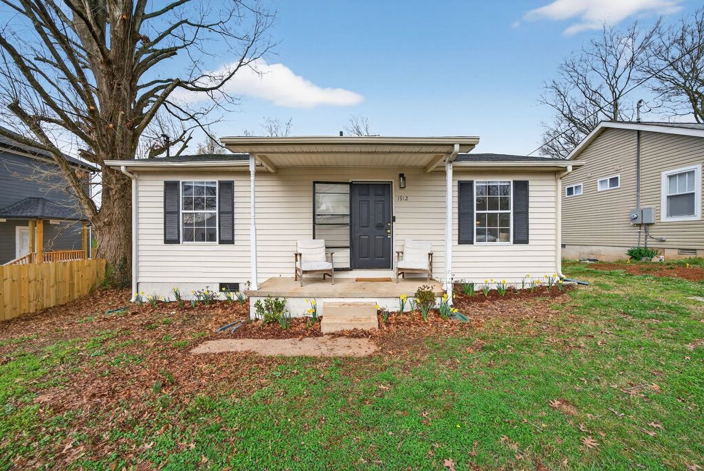 1912 Cherry St, Columbia, TN 38401