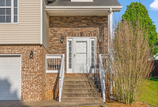 713 W Accipiter Cir, Clarksville, TN 37043