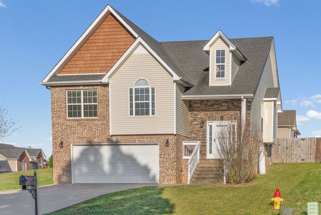 713 W Accipiter Cir, Clarksville, TN 37043