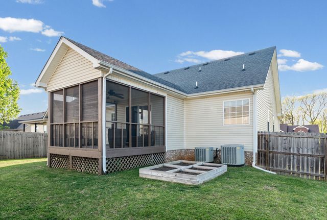 713 W Accipiter Cir, Clarksville, TN 37043