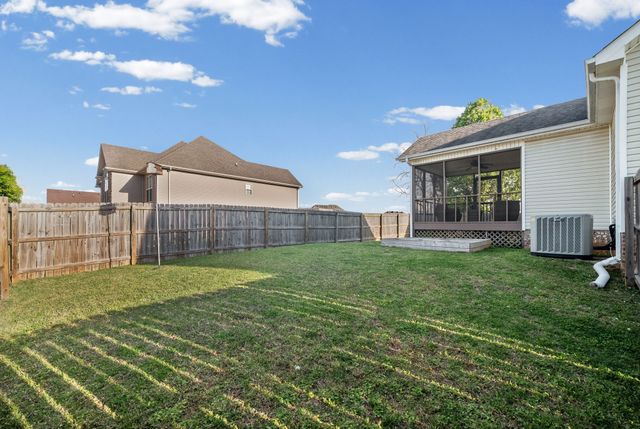 713 W Accipiter Cir, Clarksville, TN 37043