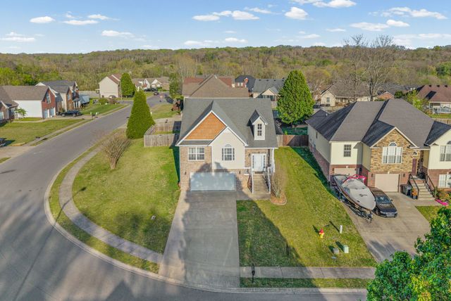 713 W Accipiter Cir, Clarksville, TN 37043