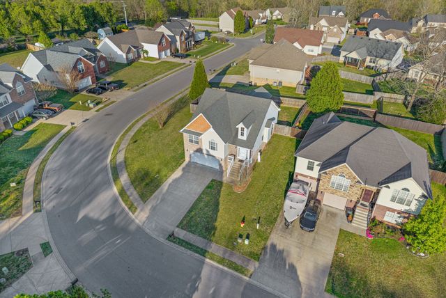 713 W Accipiter Cir, Clarksville, TN 37043