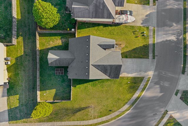 713 W Accipiter Cir, Clarksville, TN 37043