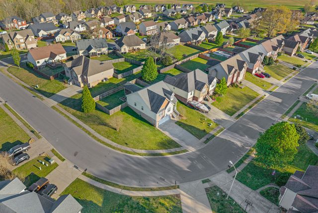 713 W Accipiter Cir, Clarksville, TN 37043