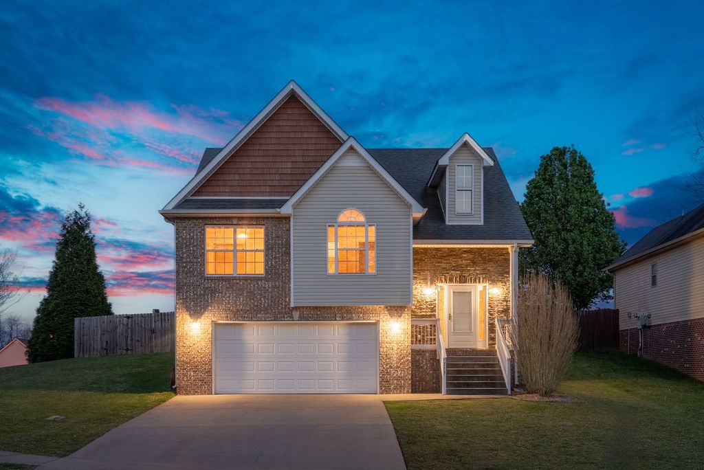 713 W Accipiter Cir, Clarksville, TN 37043