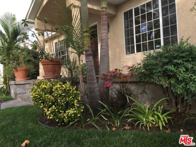 1074 S Plymouth Boulevard, Los Angeles, CA 90019