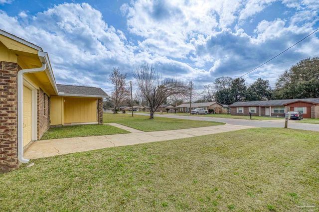 336 Crestfield Cir, Cantonment, FL 32533