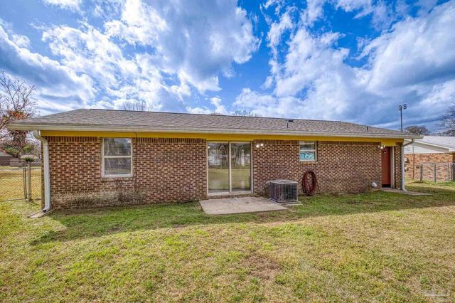 336 Crestfield Cir, Cantonment, FL 32533