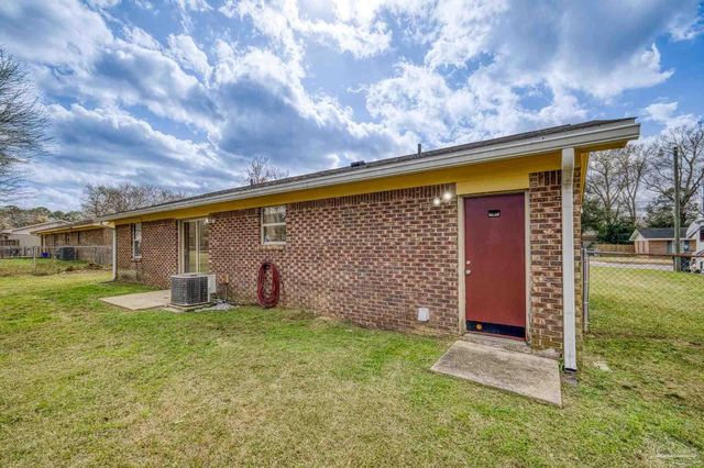 336 Crestfield Cir, Cantonment, FL 32533