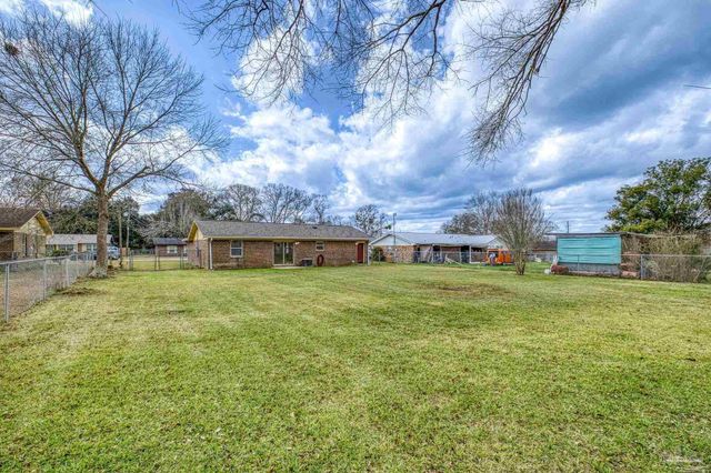 336 Crestfield Cir, Cantonment, FL 32533