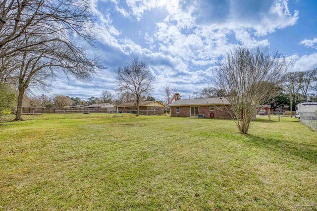 336 Crestfield Cir, Cantonment, FL 32533