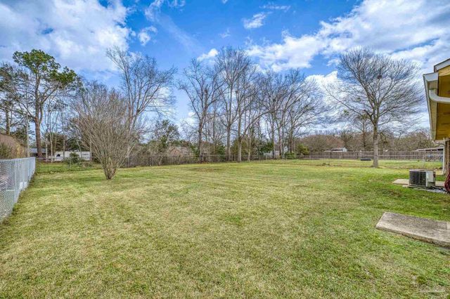 336 Crestfield Cir, Cantonment, FL 32533