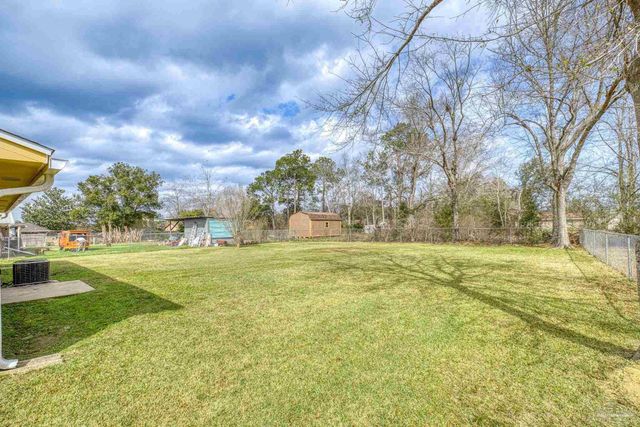 336 Crestfield Cir, Cantonment, FL 32533