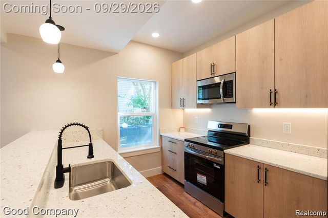 7551 Clayburn Street, Detroit, MI 48228