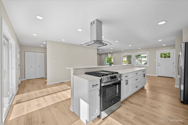 1420 Cooper Road, Hoffman Estates, IL 60169