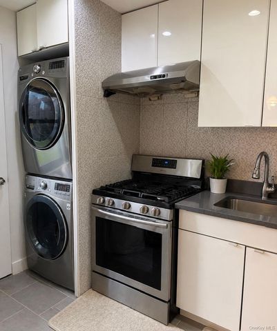 24614 57th Drive G8, Douglaston, NY 11362