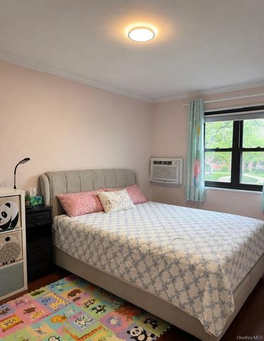 24614 57th Drive G8, Douglaston, NY 11362