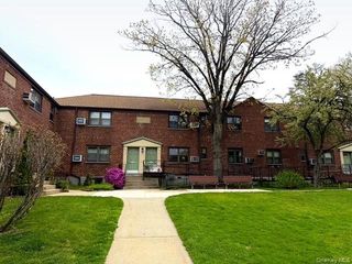 24614 57th Drive G8, Douglaston, NY 11362