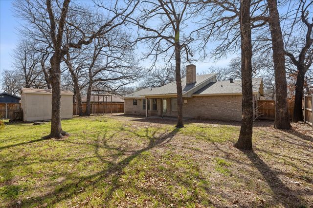 1113 Wood Ridge Drive, Azle, TX 76020