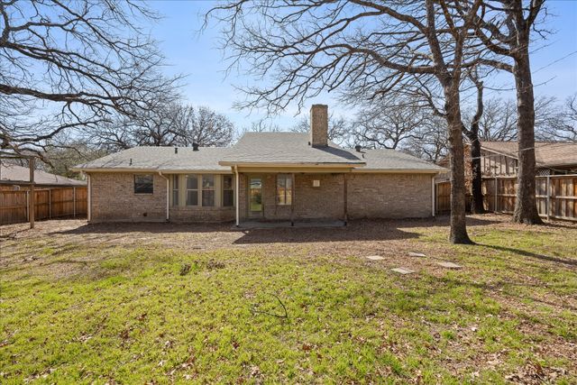 1113 Wood Ridge Drive, Azle, TX 76020