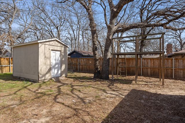 1113 Wood Ridge Drive, Azle, TX 76020
