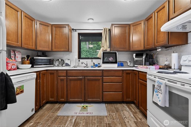 37135 2nd Avenue SW, Federal Way, WA 98023