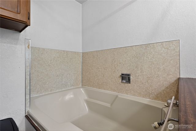 37135 2nd Avenue SW, Federal Way, WA 98023