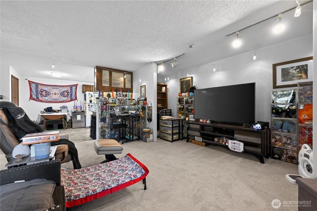 37135 2nd Avenue SW, Federal Way, WA 98023