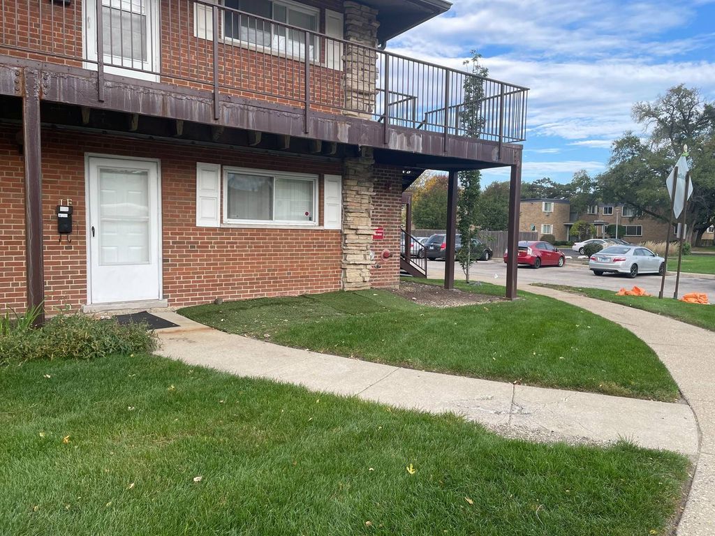 1480 S BUSSE Road 1F, Mount Prospect, IL 60056 — exterior