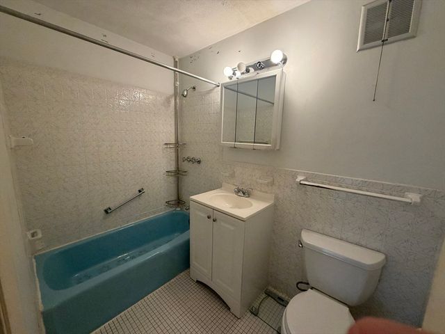 200 Governor's Dr 13, Winthrop, MA 02152