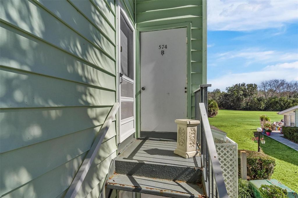 Image 5 of property listing at 574 MIDWAY DRIVE B, Ocala, FL 34472
