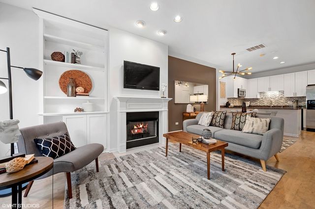 1345 S Indiana Parkway, Chicago, IL 60605