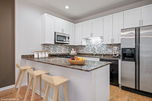 1345 S Indiana Parkway, Chicago, IL 60605