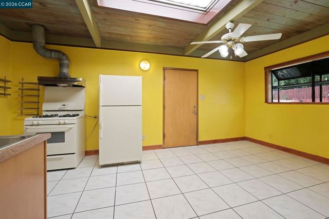 2415 Maine Ave, Richmond, CA 94804