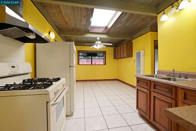 2415 Maine Ave, Richmond, CA 94804