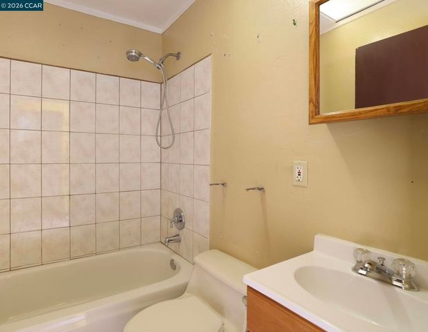 2415 Maine Ave, Richmond, CA 94804