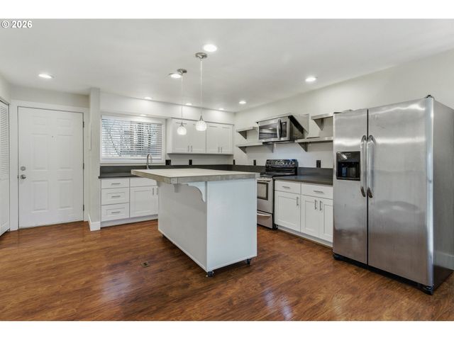 4 TOUCHSTONE 120, Lake Oswego, OR 97035