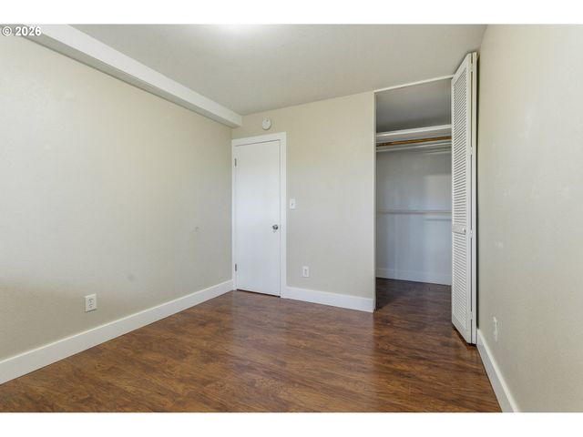 4 TOUCHSTONE 120, Lake Oswego, OR 97035