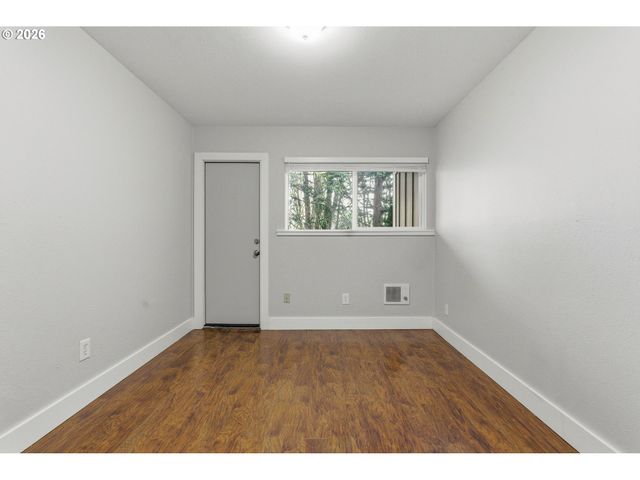 4 TOUCHSTONE 120, Lake Oswego, OR 97035