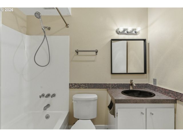 4 TOUCHSTONE 120, Lake Oswego, OR 97035